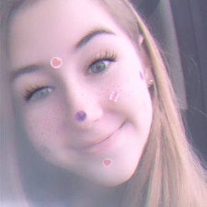 Meet your Posher, Alaura